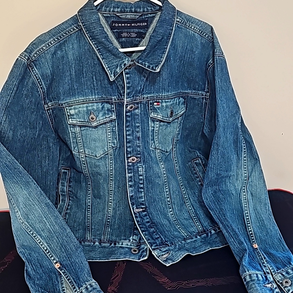 Vintage Tommy  Hilfiger denim jacket. Size large